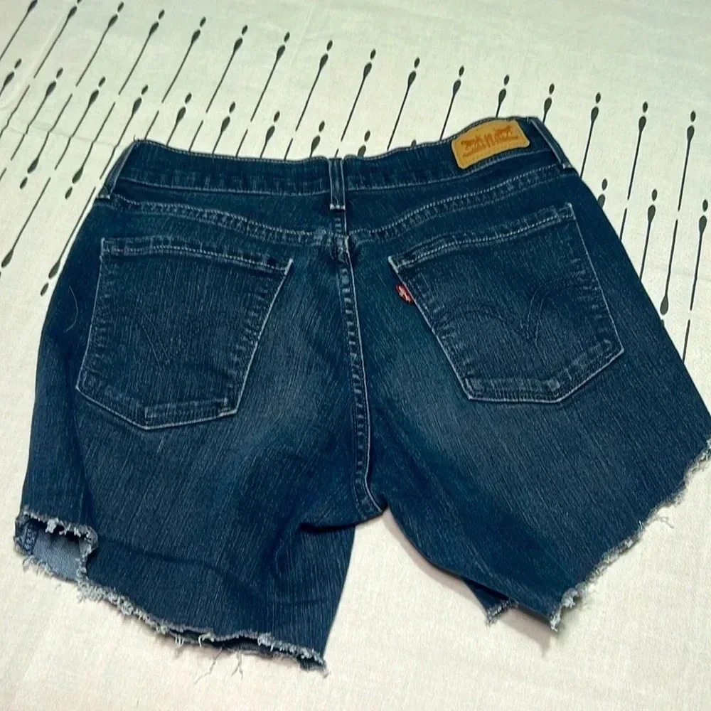 Levi Cut off's. Levi's  Jean Shorts. Denim Shorts. Size 2
